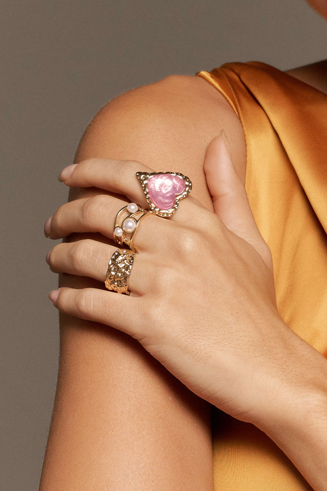 Ocano Alloy Irregular Heart Pearl Ring – Gold Cocktail Ring